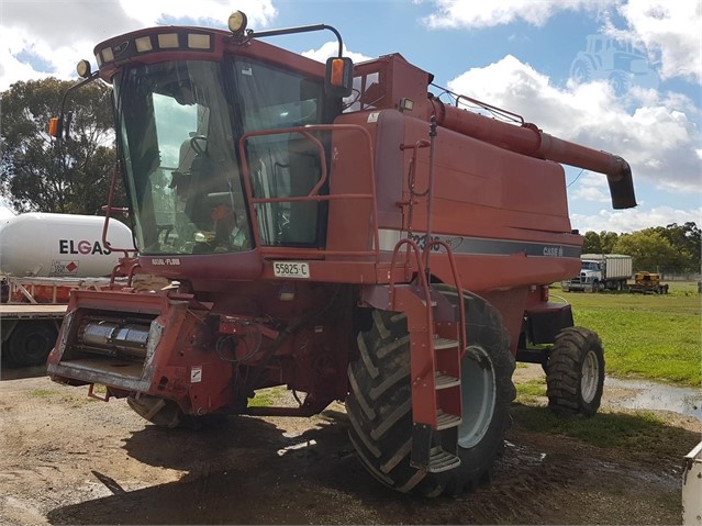 2000 Model Case IH 2388 with 30′ 1010 Front & Trailer